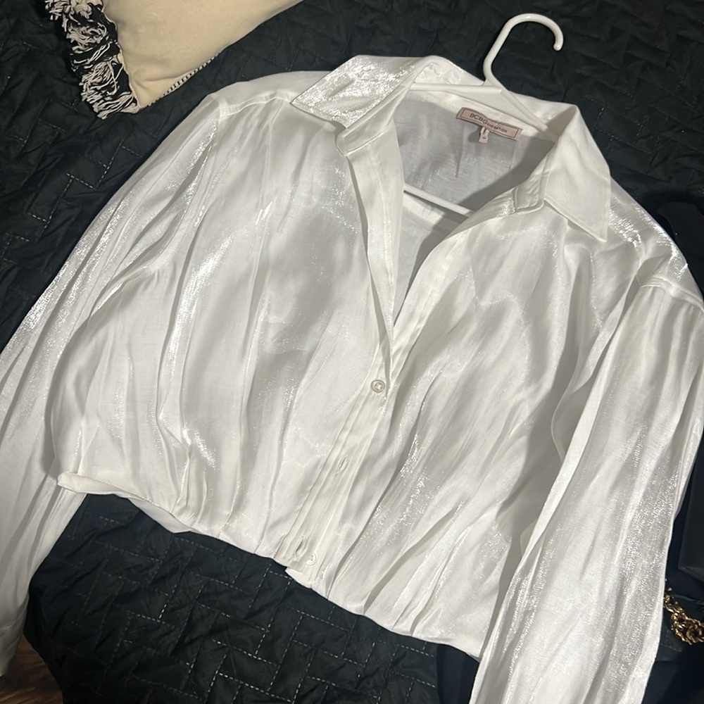 Bcbgeneration White Shiny Cropped Blouse, Size M - image 1